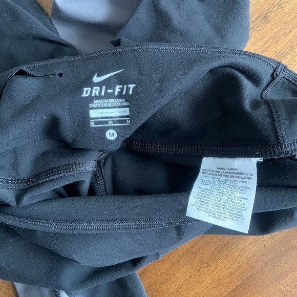 Nike Dri Fit Legging with mesh detail size M - Picture 4 of 4